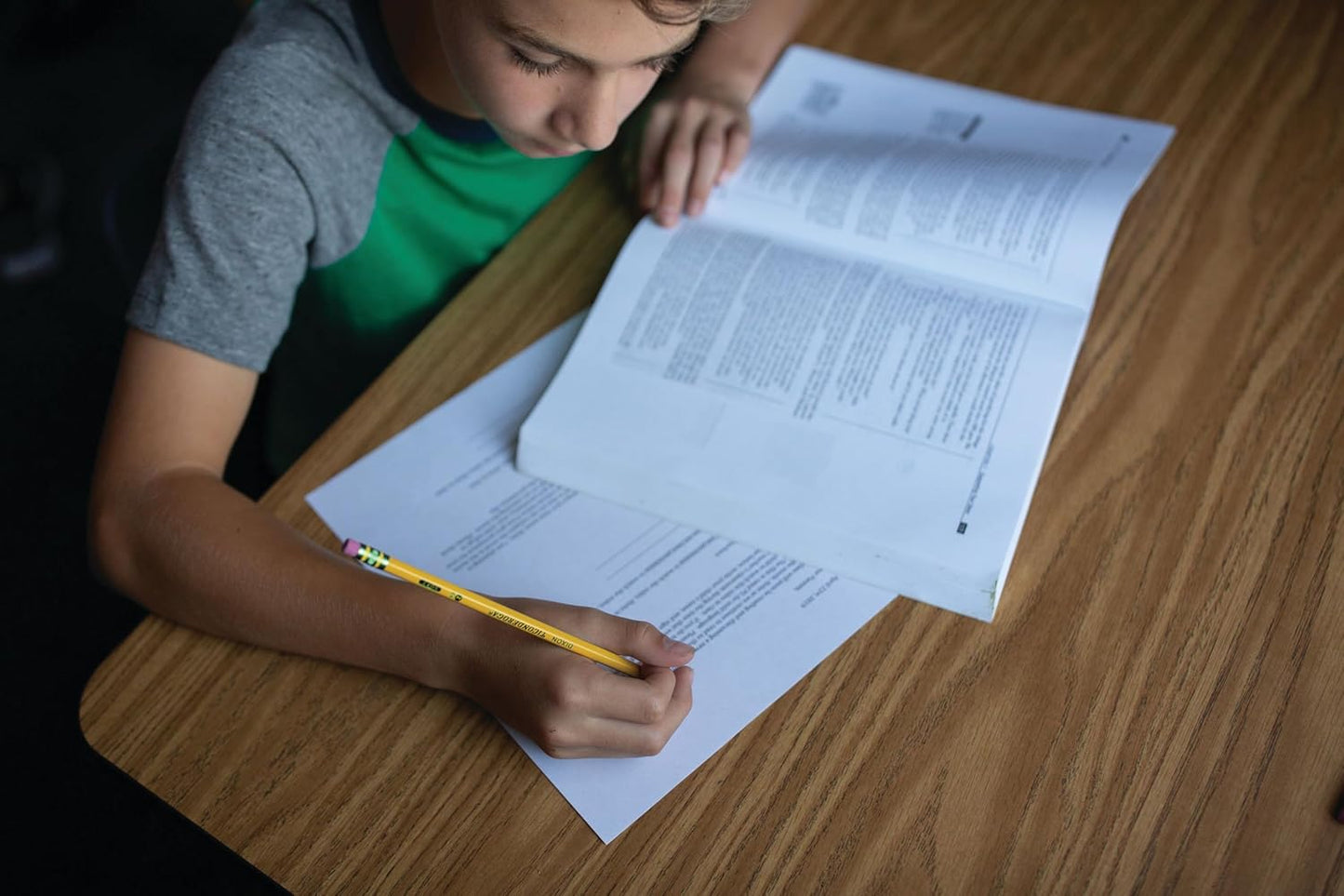 Ticonderoga Wood-Cased Pencils. Unsharpened. #2.5 F Medium. Yellow. 12 Count